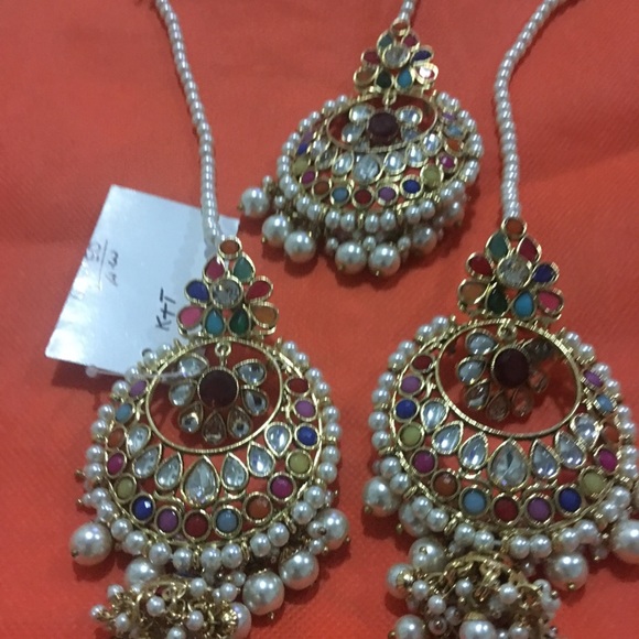 Earrings with tikka - Picture 2 of 5